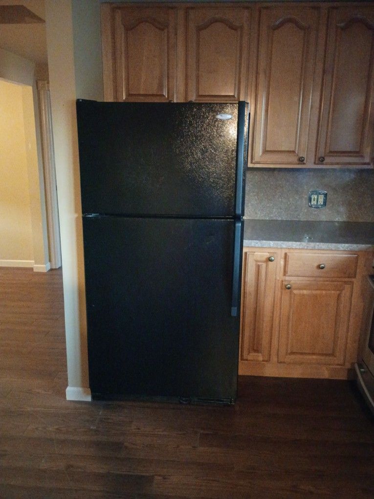Whirlpool 22 Cu ft Refrigerator 