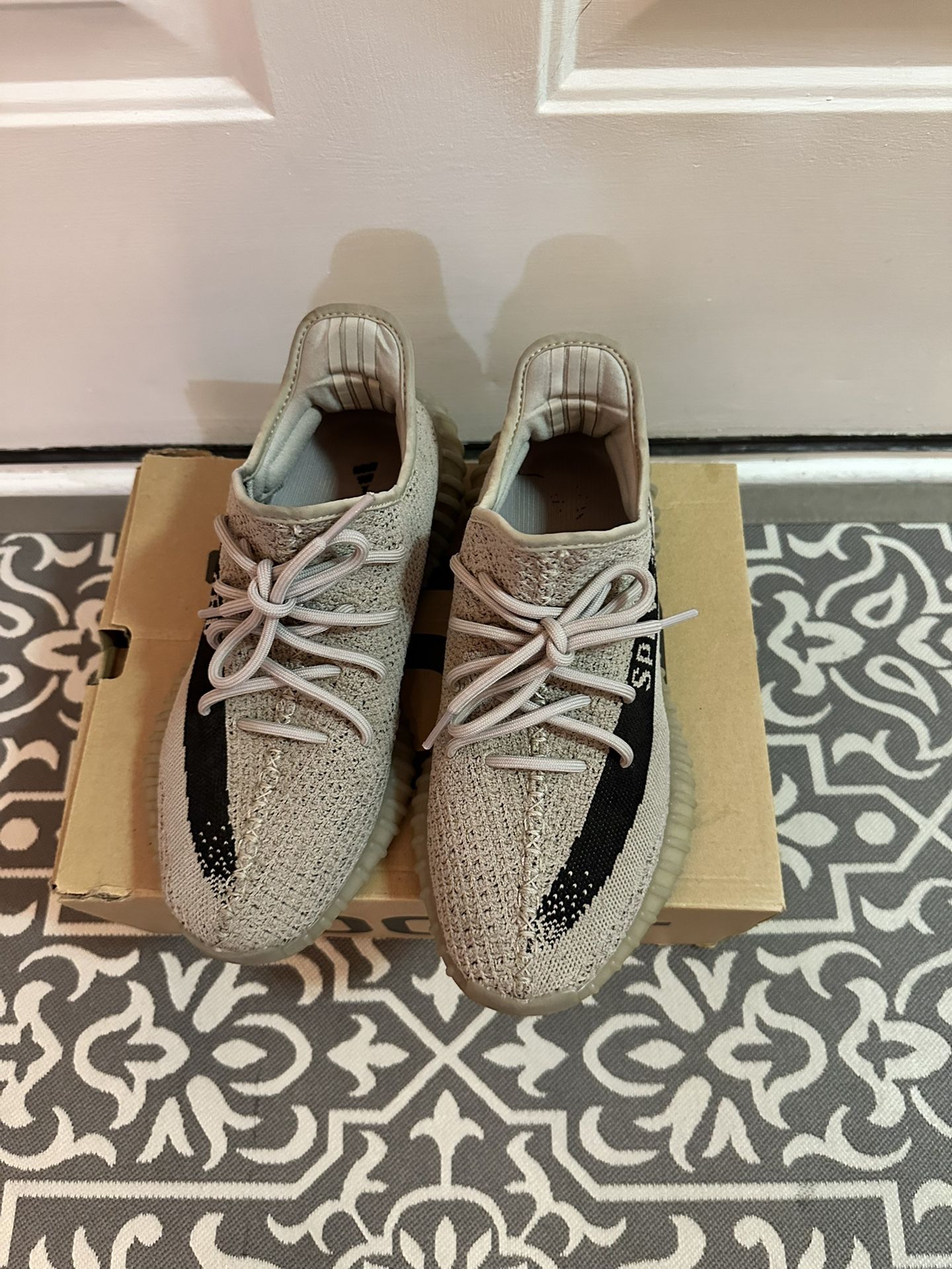 Yeezy Sz 8 Used