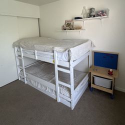 Bunk bed with ladders
