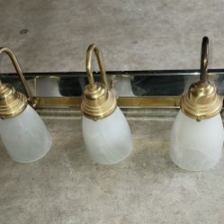 3 Light Vanity Light Fixture
