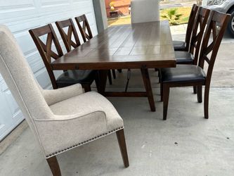 Dining table and 8 chairs
