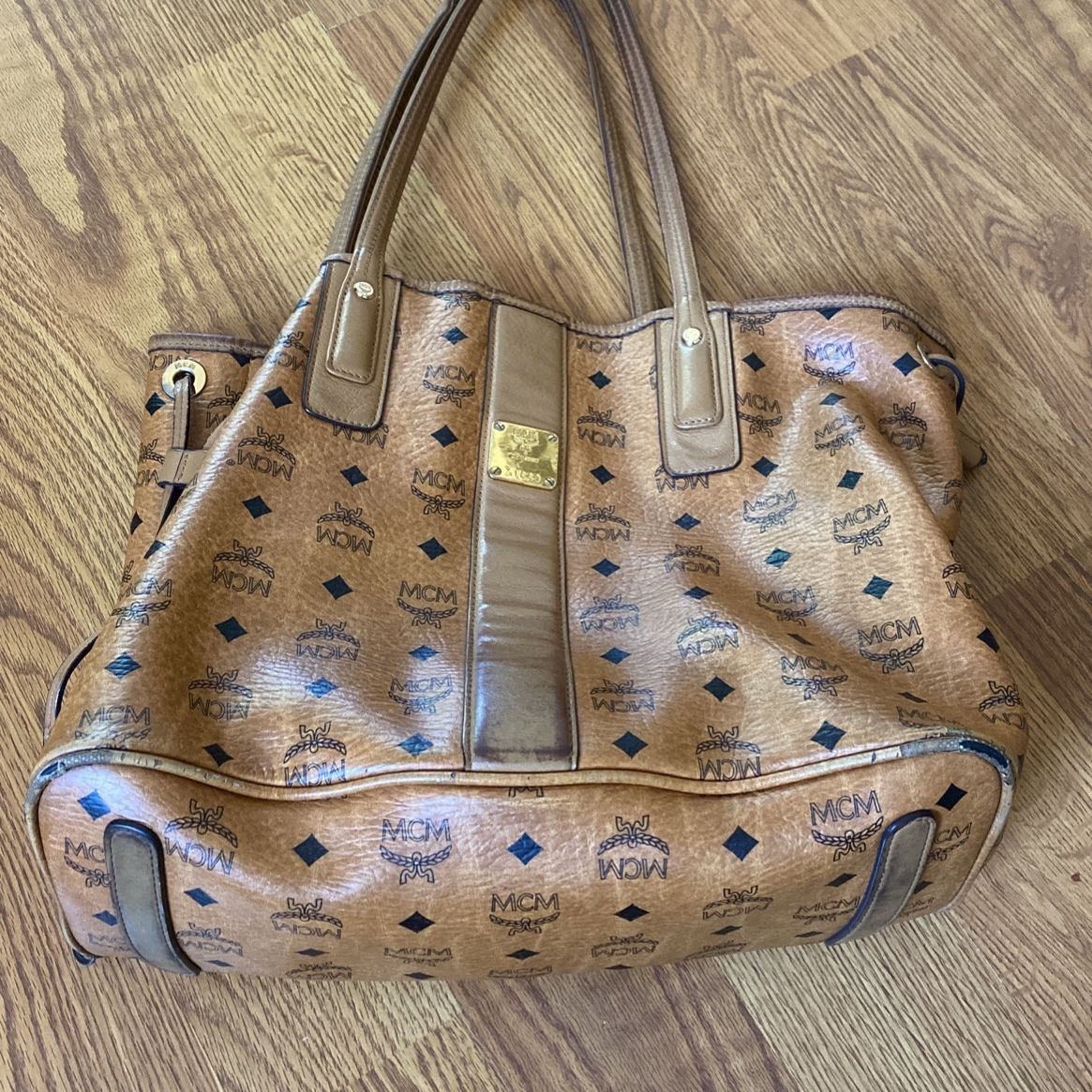 MCM AREN Shopper Tote Bag for Sale in Brooklyn, NY - OfferUp