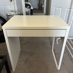 white desk/vanity 