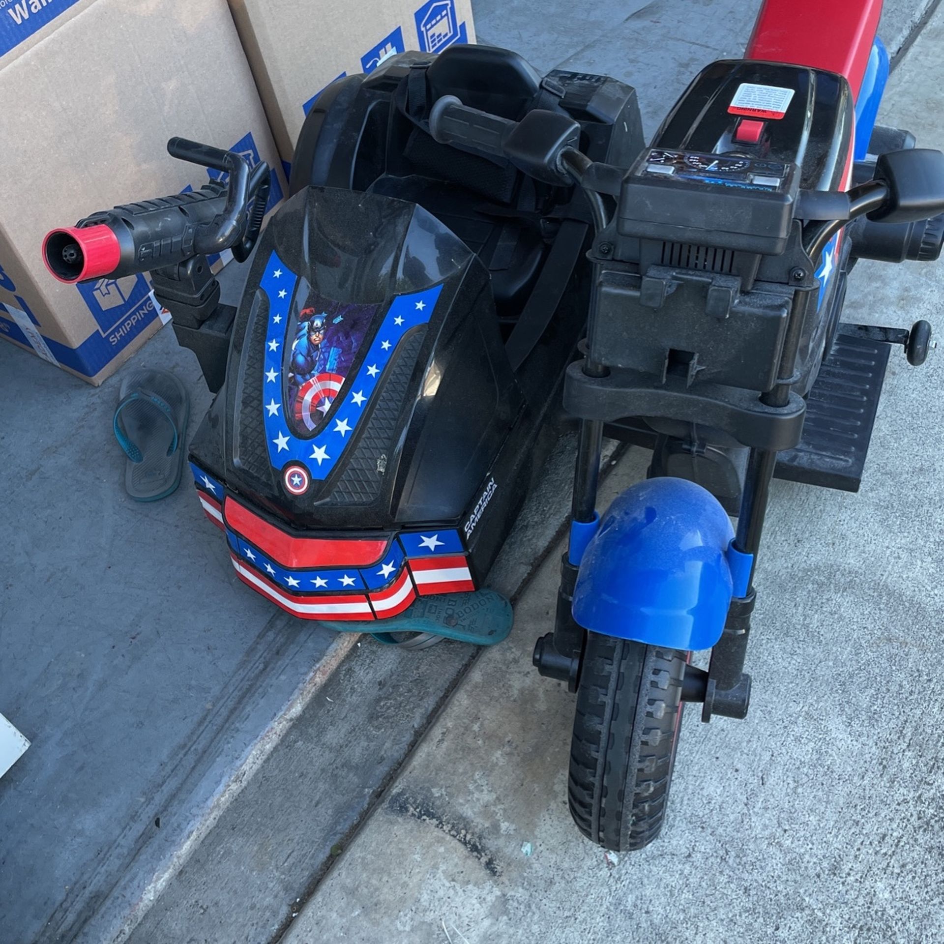 Marvel's Captain America Motorcycle and Sidecar, 12-Volt Ride-On
