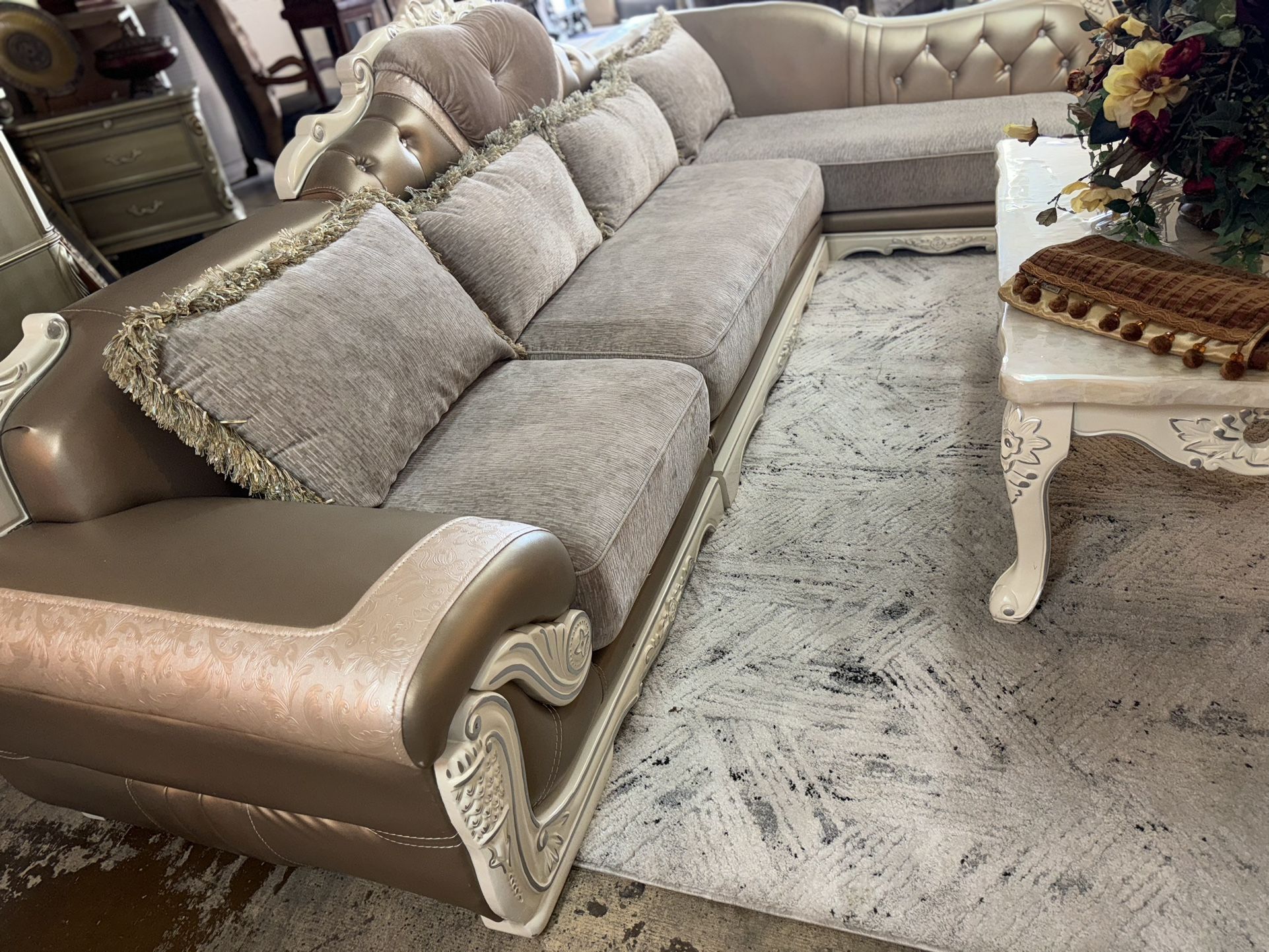 ELEGANT SECTIONAL