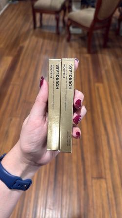 Hourglass Phantom Volumizing Glossy Balm x2