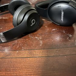 Beat Solo 4 All Black Bose QuietControl 45 All Black 