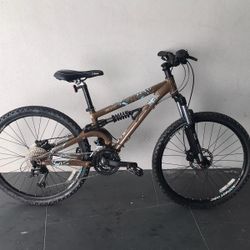 BICYCLE GIANT 27 SPEED EXCELLENT CONDITIONS 