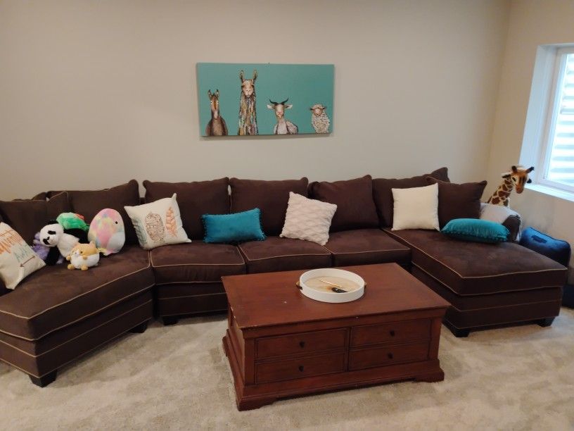 HM Richards Sectional Couch with Chez