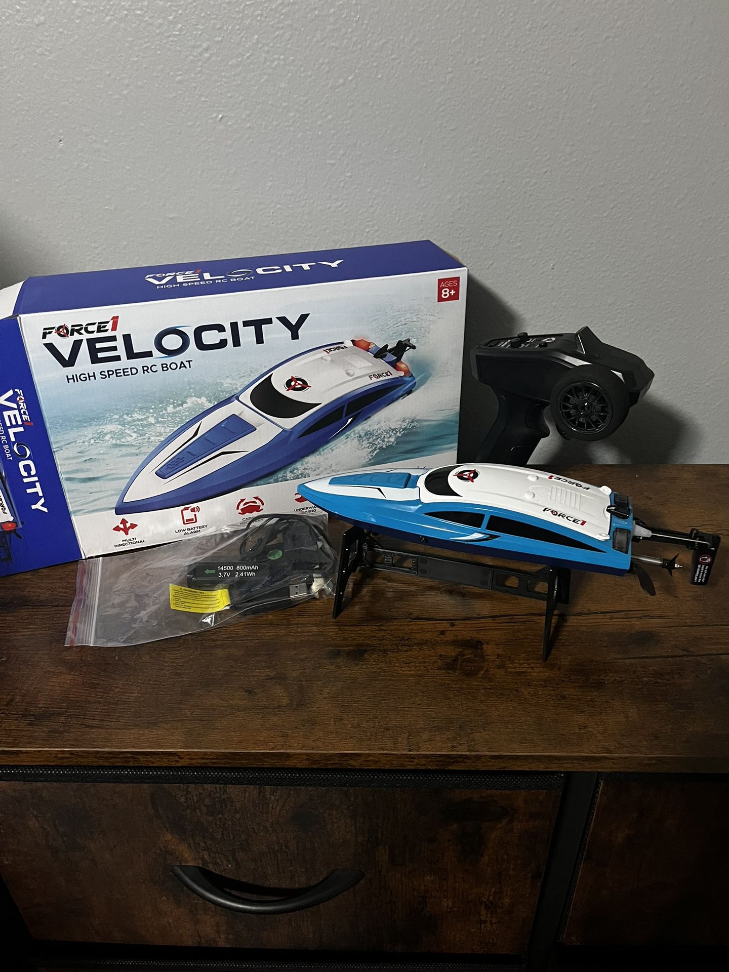 Force 1 Velocity High Speed RC Boat.  (Blue)