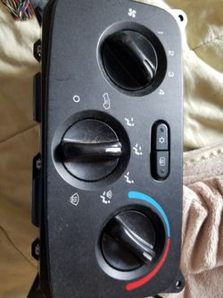 2005 Jeep heater control unit