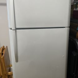 30” FRIGIDAIRE top Freezer Refrigerator In Perfect Shape.