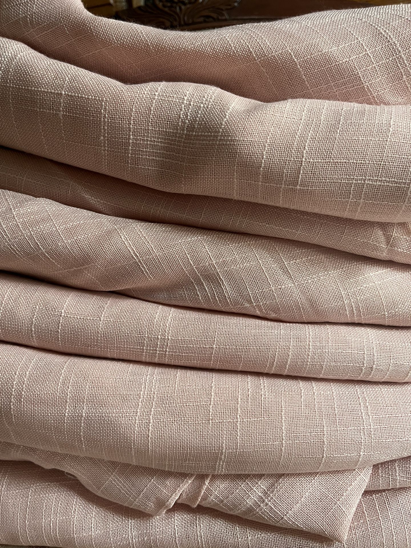Qty 15 Tablecloths - 108" Linen Round Tablecloth, Slubby Textured Wrinkle Resistant Tablecloth - Blush | Rose Gold
