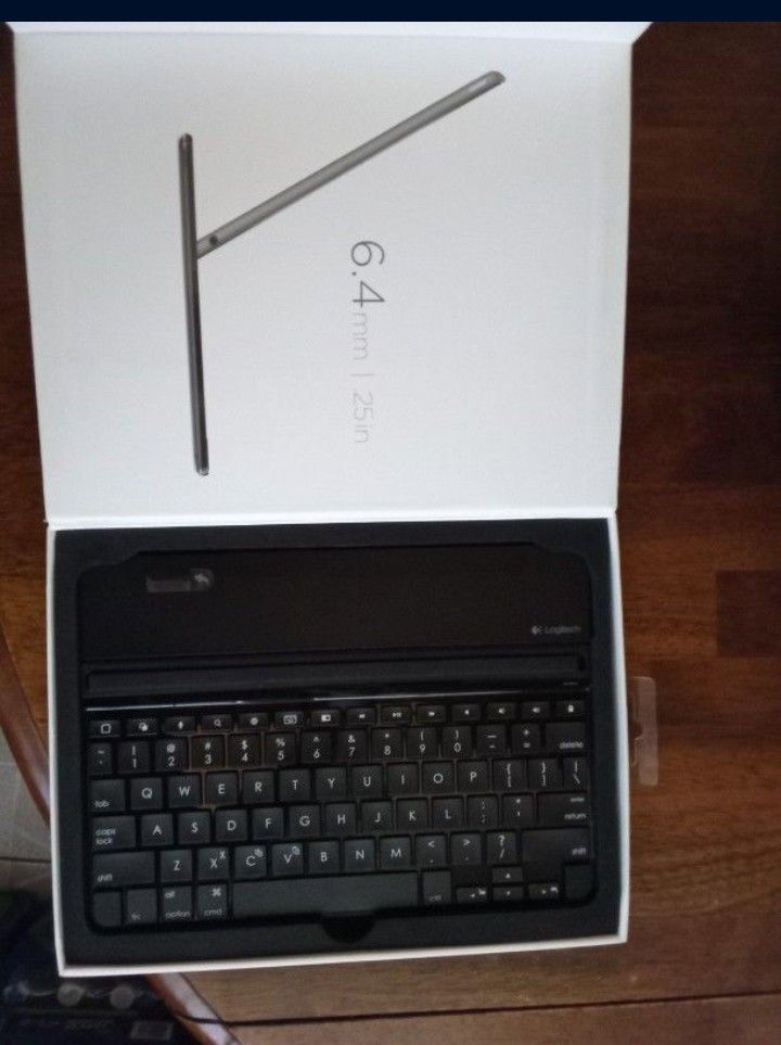 Logitech magnetic ultrathin, iPad Air keyboard, cover brand new
