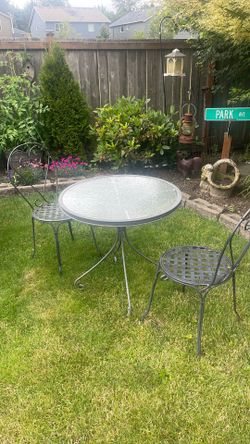 Garden rod iron set of table and two chairs
