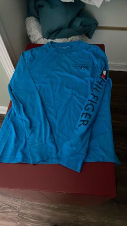 Blue Long Sleeve Hill finger