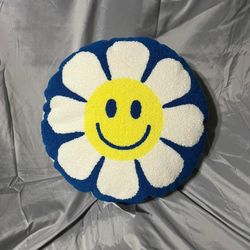 Smiley Flower Face Decorative Pillow i