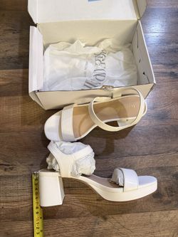 2.56 Heels Dream Pairs Size 7.5 new