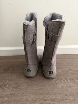 Womens bear paws boots brand new never worn size 9