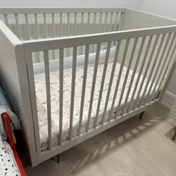 Baby Crib & Changing Table Comode For Sale