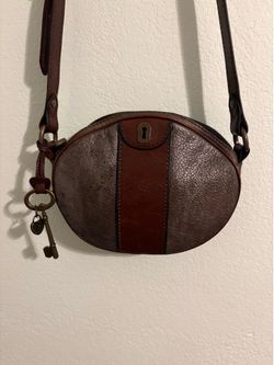 Vintage Y2K Fossil Oval Crossbody Keyhole Purse metallic Leather Patina with Original Key Charm.  Leather has been cleaned and conditioned.