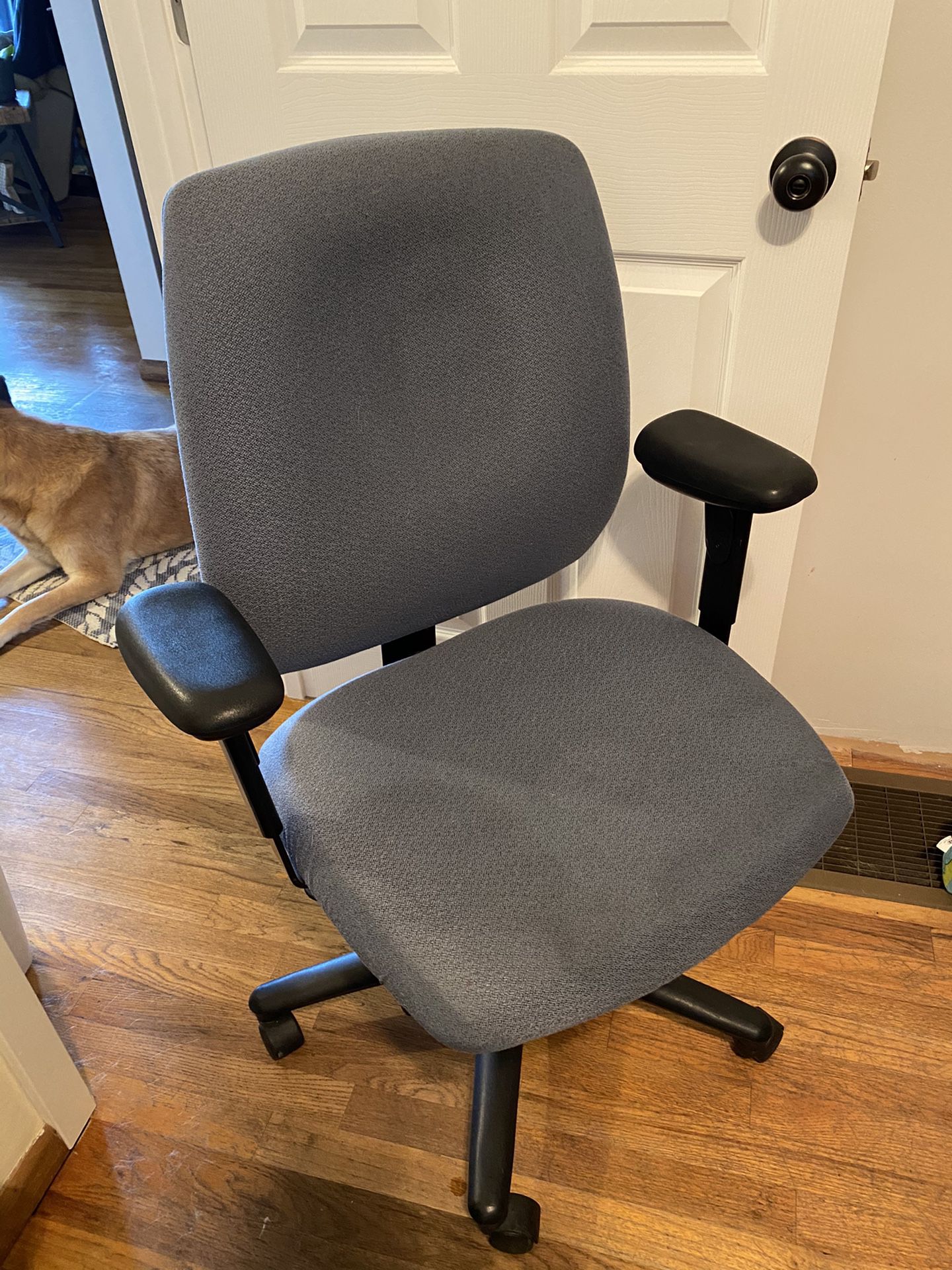 OLDER OFFICE CHAIR