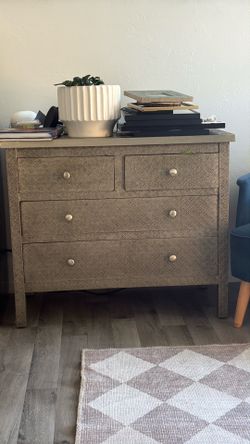 SLIVER DRESSER