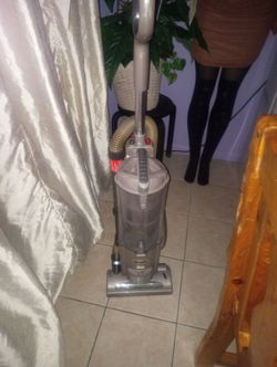 Good shark navigator vacuum in very good clean working condition