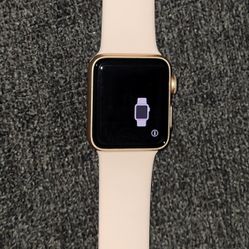 Apple Watch Series 3 (2017) GPS + Cellular 38 mm - Aluminium Pink - Sport band Pink

