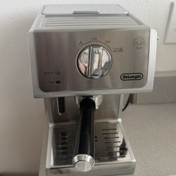 De'Longhi Espresso and Cappuccino Machine