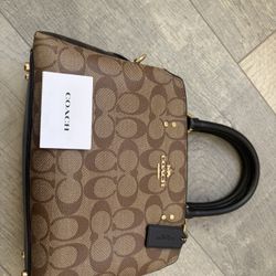 Coach bag w gold hardware