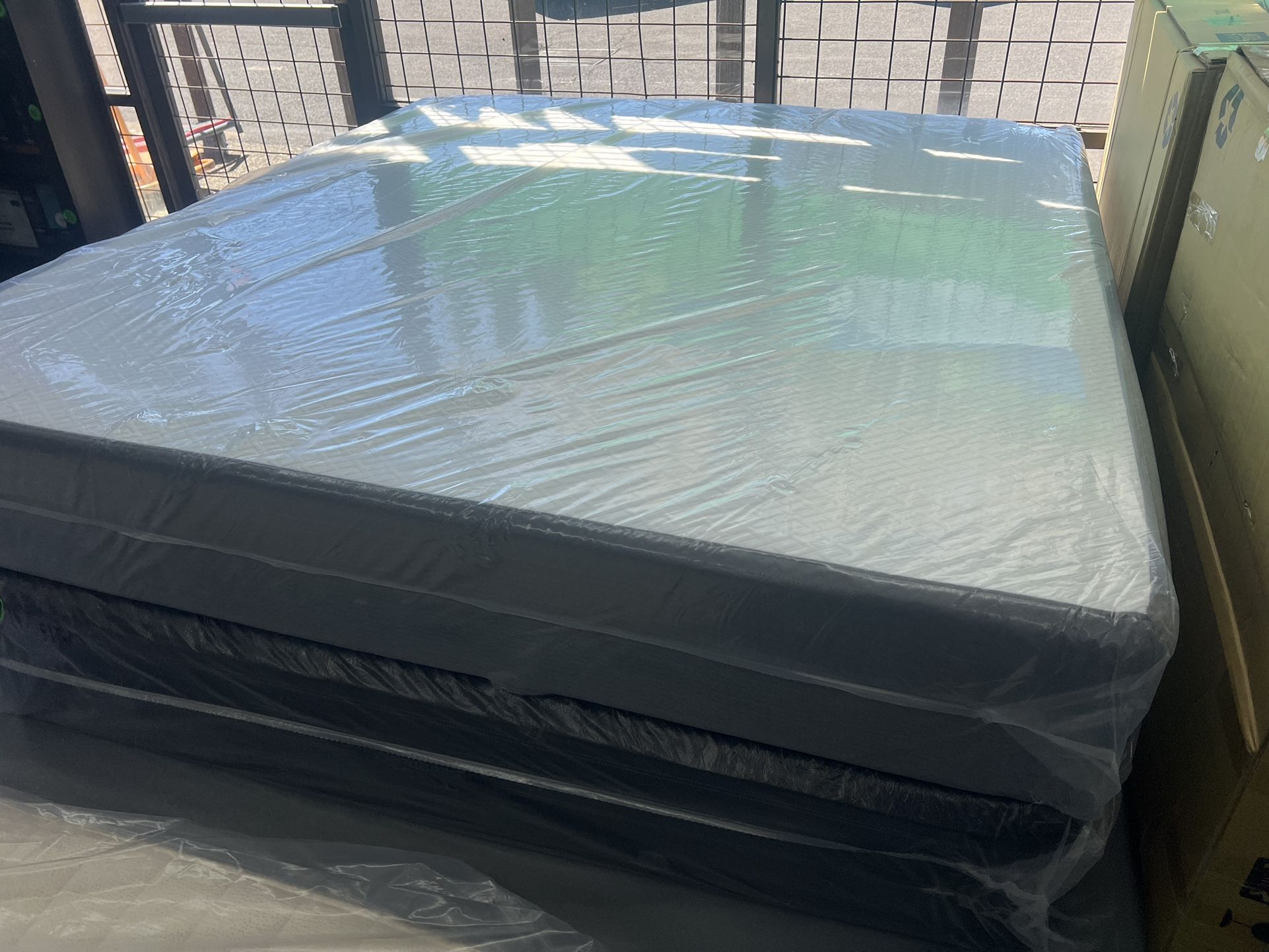 KING SIZE HYBRID MATTRESS & BOX SPRINGS BED SET