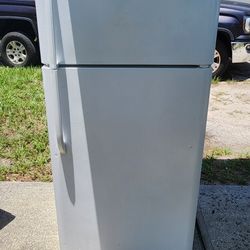 Frigidaire Fridge/freezer.