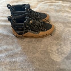 Size 7.5 Men’s Vans snow Boots