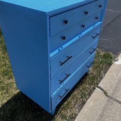 Free Dresser At Curb