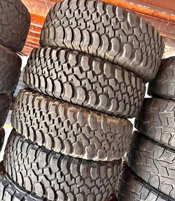 255/75/17 Bfgoodrich Selling a set of 4 tires in excellent condition 🫡
