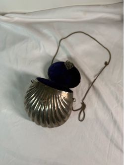 Vintage Silver Tone Seashell Clutch Evening Purse Blue Velvet Lined Chain Strap