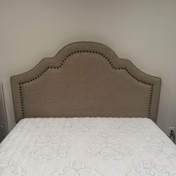 FINAL CHANCE! Queen Bed Set
