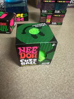 Needoh flower power fuzz ball green $20 new