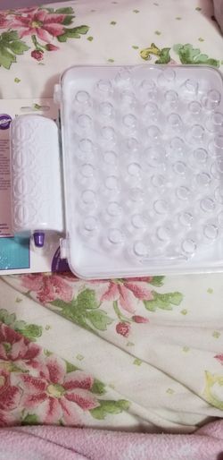 Cake decorating supplies