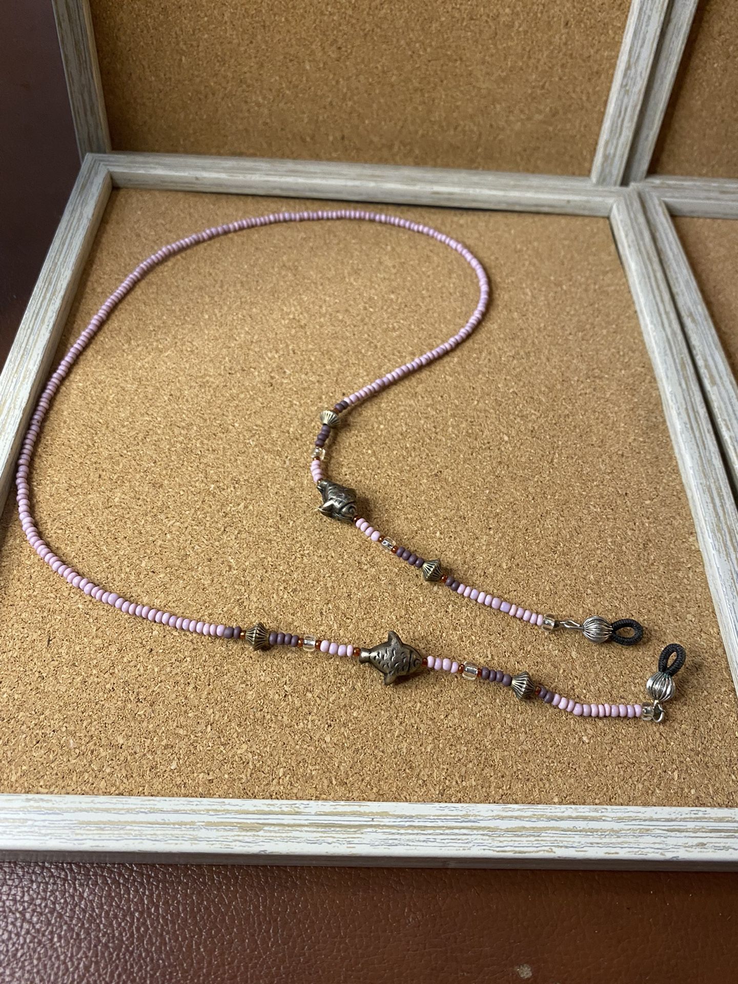Beaded Glasses Holder