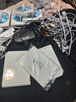 Nintendo Wii Console Bundle with Accessories