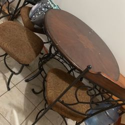 Table With 4 Chairs 