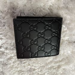 Gucci Signature Men’s Bifold Wallet 