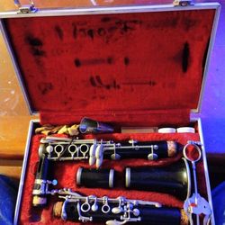 F.E. Olds Parisian Ambassador clarinet with its original hard case