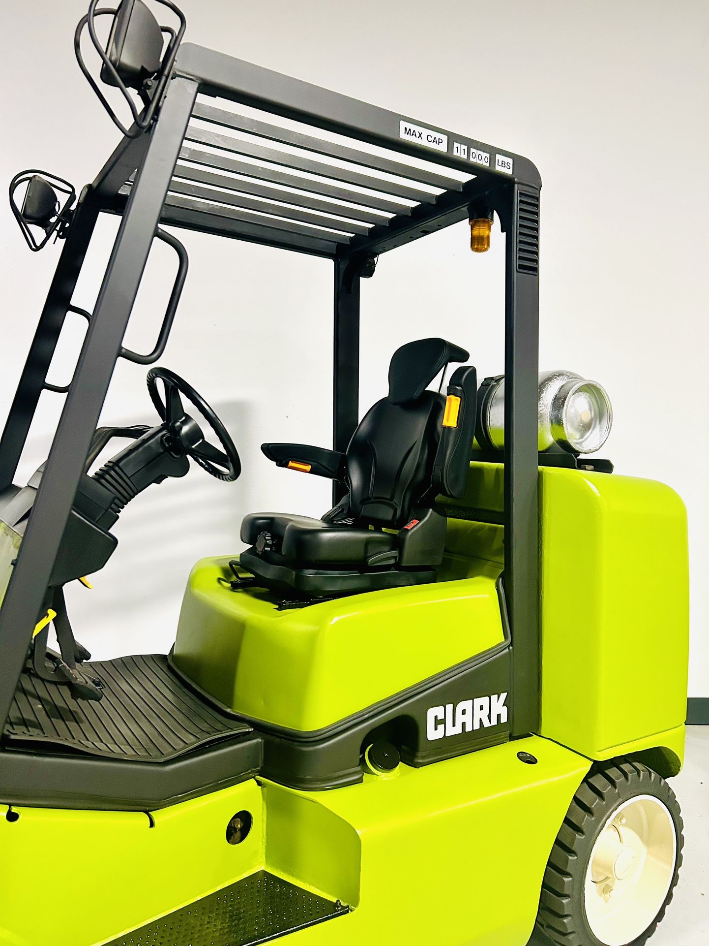 Big CLARK Forklift Capacity 11000 Lb. Triple Mast. Side Shift. 62” Forks Class4. Only 5k Hours. Ready For Use. Propane