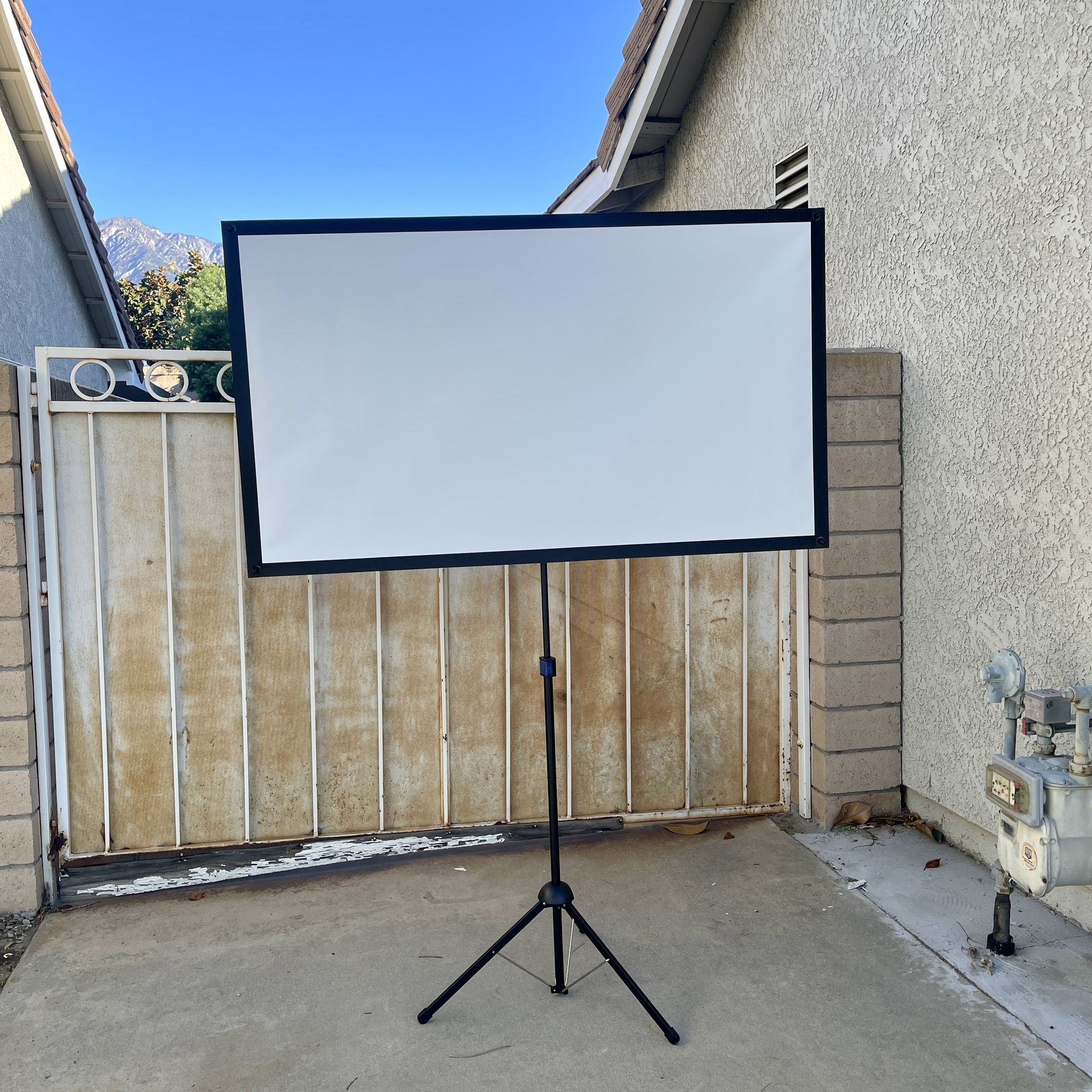 Projector Screen with Stand, 60 Inch Outdoor Projector Screen 16:9 and Stand, Portable Projector Screen with Aluminium Frame, Lightweight and Compact,