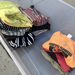 40+ Men’s Tshirts  Some New Medium And Large Surf Streetwear 