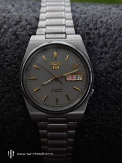 Seiko 5 automatic Japanese mens watch grey cream dial