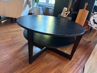 Round coffee table